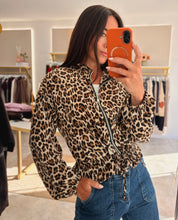 Load image into Gallery viewer, ANIMAL PRINT LIGHTWEIGHT ZIP JACKET
