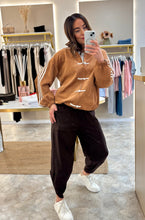 Load image into Gallery viewer, CHOCOLATE POCKET FRONT BARREL TROUSER - poplin cotton
