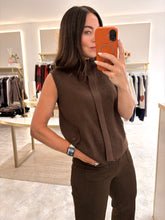 Load image into Gallery viewer, SLEEVELESS ZIP UP MOCK NECK KNIT - brown
