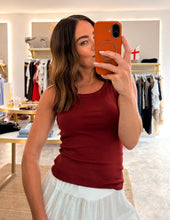 Load image into Gallery viewer, SCOOP NECK CLOSE FIT VEST - burgundy
