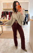 Load image into Gallery viewer, REVERSIBLE WOOL BLEND TWIST CHUNKY KNIT  -latte
