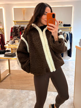 Load image into Gallery viewer, CONTRAST ZIP UP TEDDY JACKET - brown
