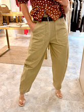 Load image into Gallery viewer, UTILITY BARREL LEG BELTED TROUSER - camel

