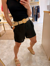 Load image into Gallery viewer, LINEN BLEND BELTED SHORTS - black
