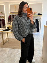 Load image into Gallery viewer, CHECKED FUNNEL NECK JACKET - black

