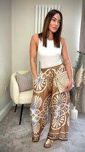 Load image into Gallery viewer, GOLDEN BEIGE SILK MIX TROUSERS
