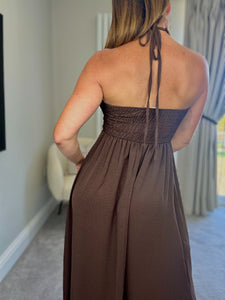 HALTERNECK NECKLACE DETAIL DRESS- BROWN