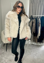 Load image into Gallery viewer, FAUX FUR COAT
