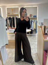 Load image into Gallery viewer, LONG SLEEVE SCALLOPED V NECK TOP
